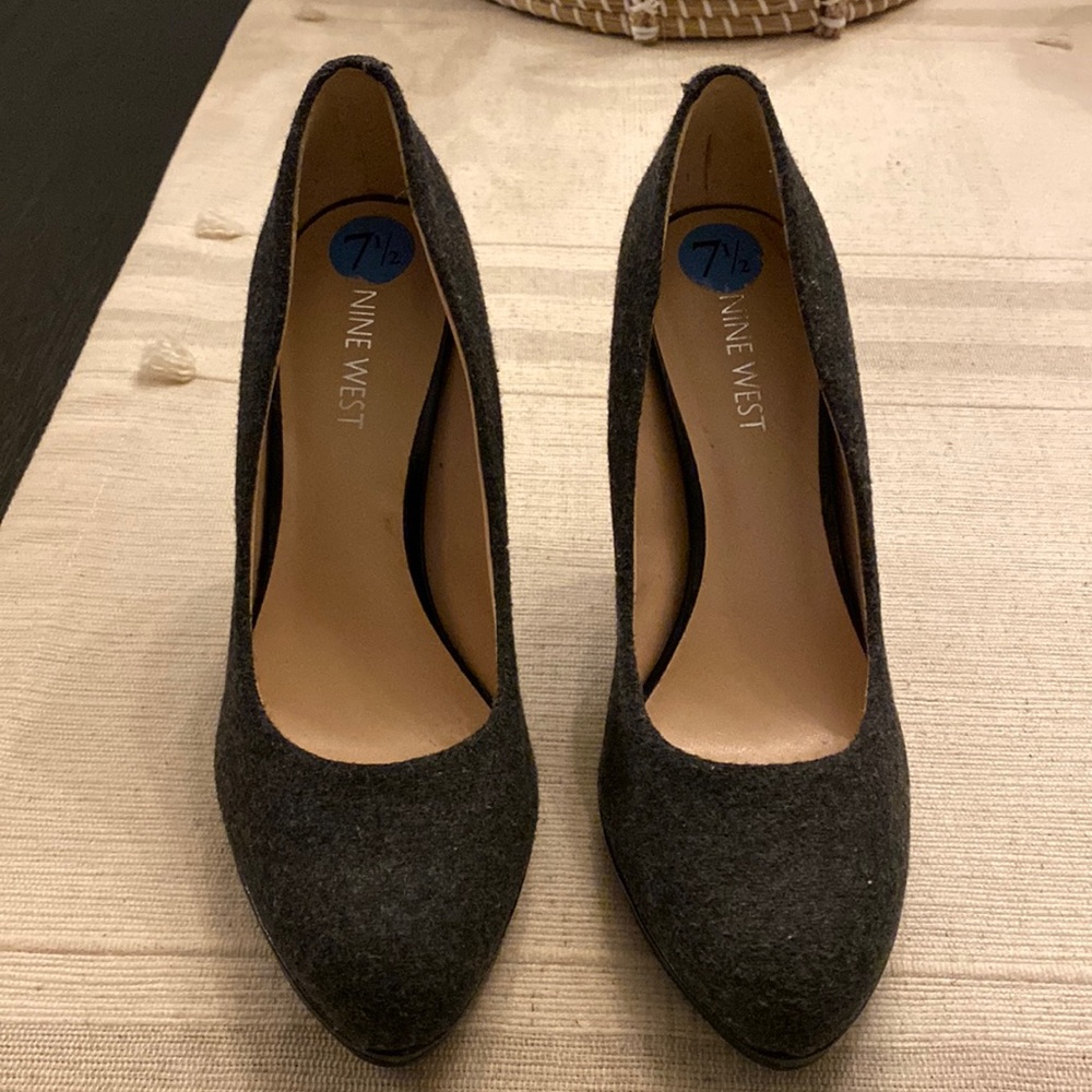 Nine west round toe pumps. Size 71/2. Color grey